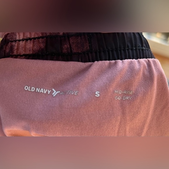 Women's Mid-Rise Red Tie Dye Running Shorts - Picture 7 of 7